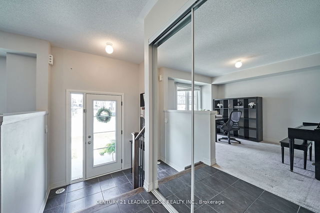 16 CLARINGTON Boulevard