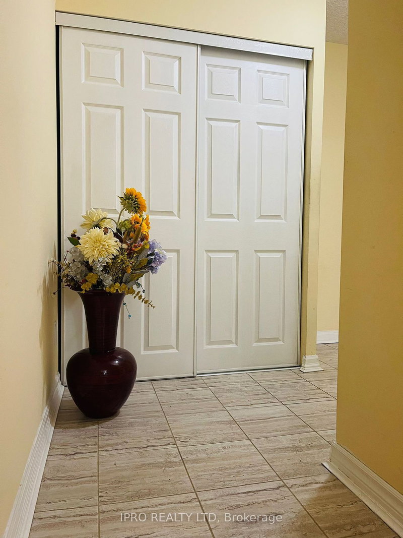 203 - 40 Chichester Pl, Toronto, M1T 3R6 | Image 3