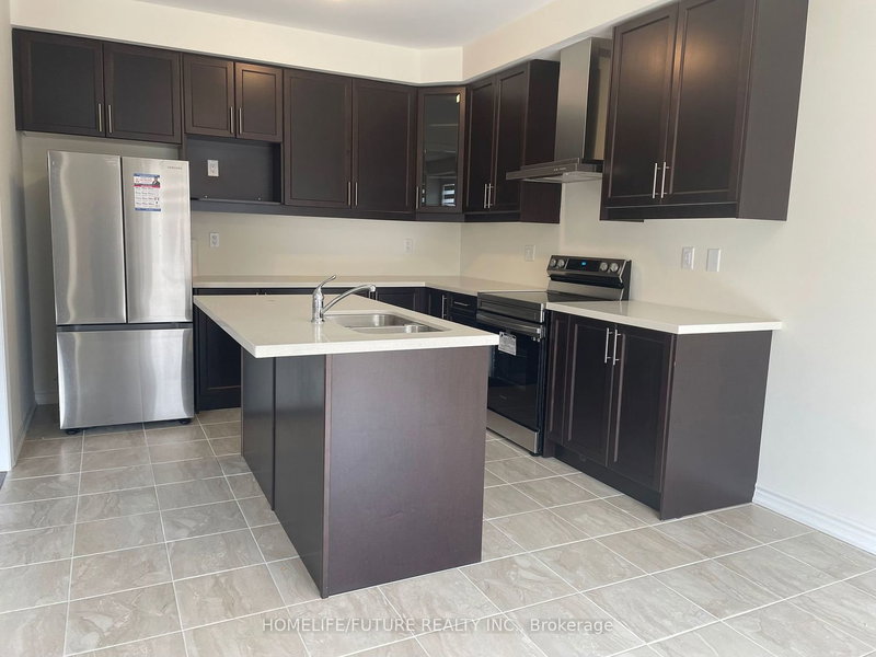 1287 Plymouth Dr, Oshawa, L1L 0V1 | Image 2