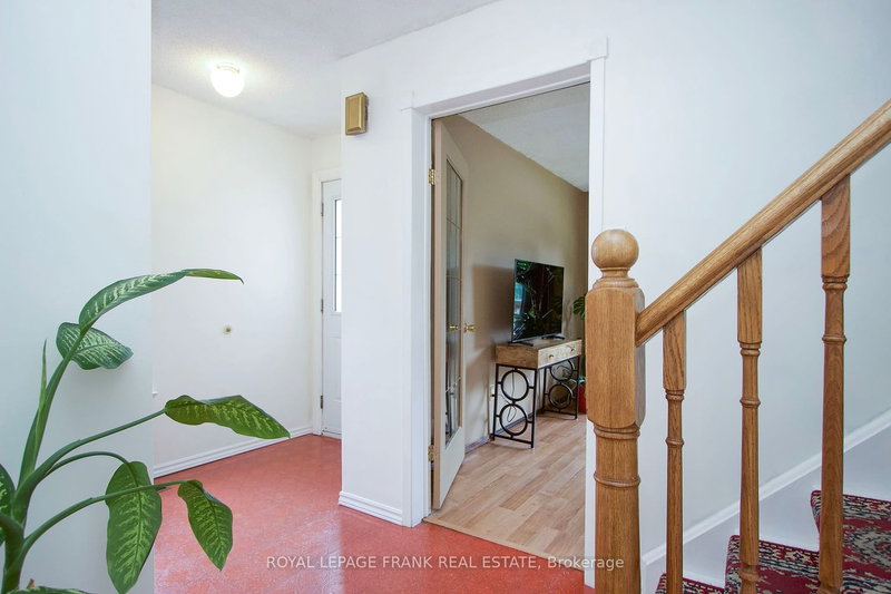 521 Gaylord Dr, Oshawa, L1K 1L4 | Image 3