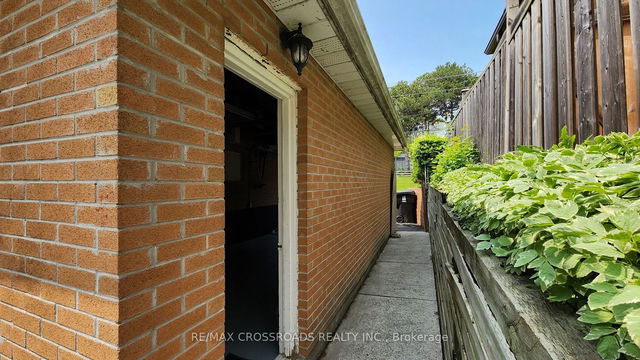 Bsmt - 55 Fanfare Avenue