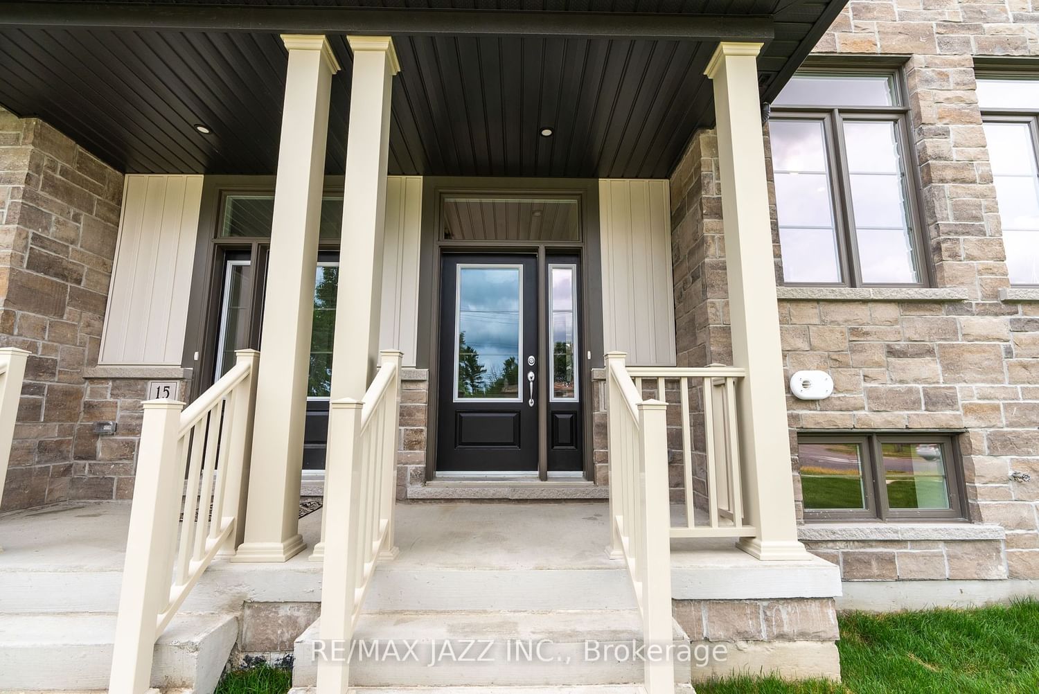 Listing Image 3