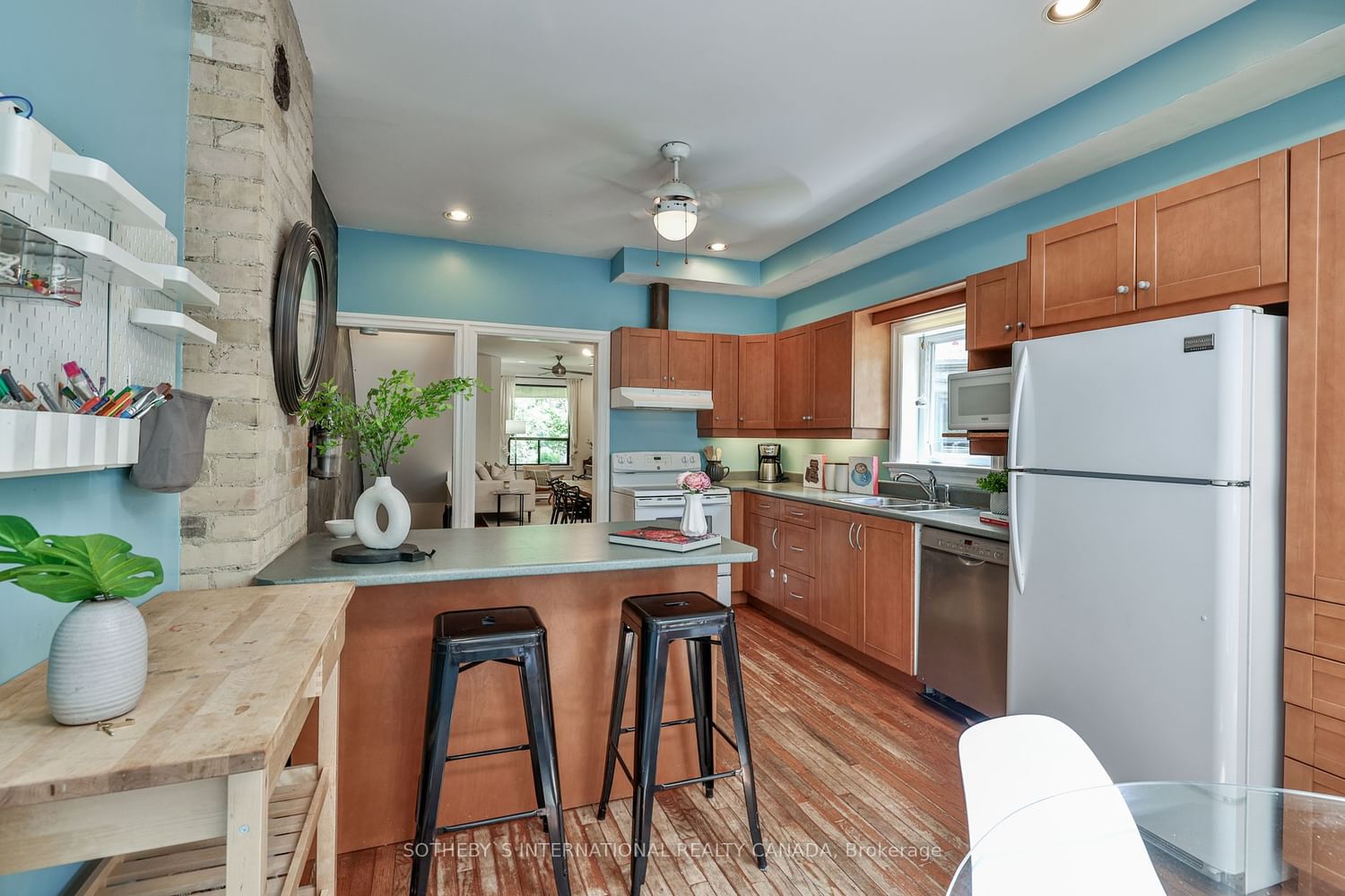 Listing Image 15