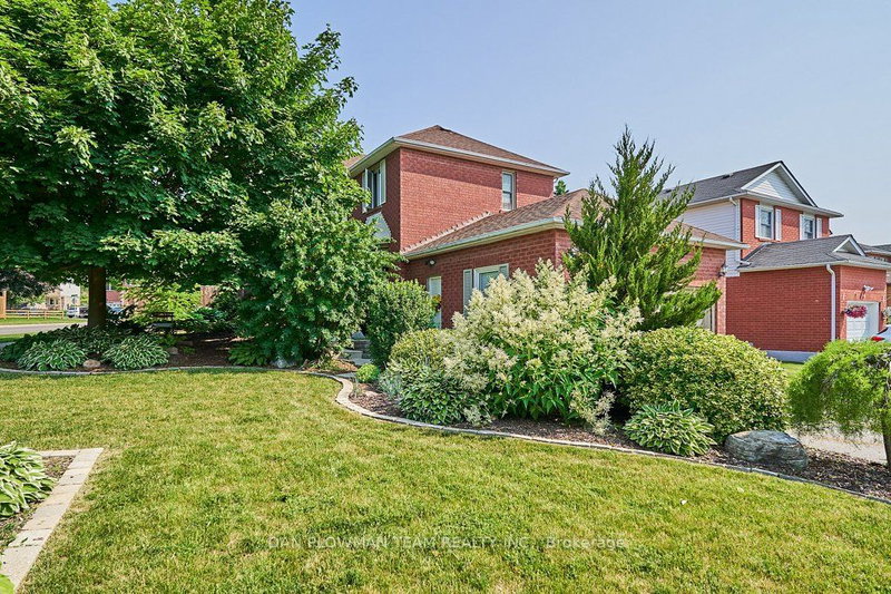 41 Apple Blossom Blvd, Clarington, L1C 4L9 | Image 2
