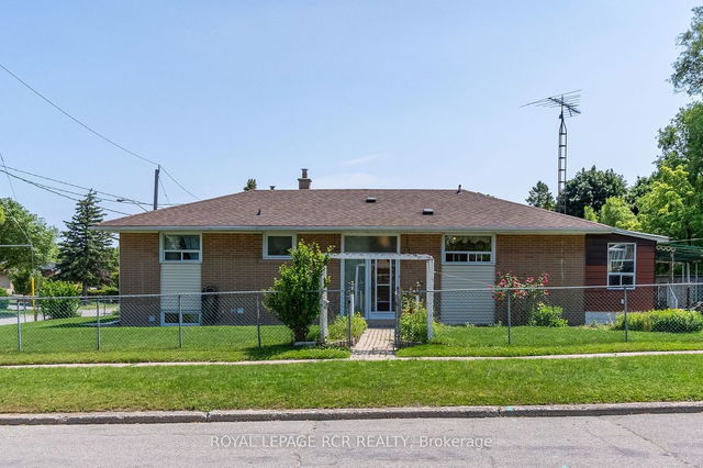 33 Lakeland Crescent