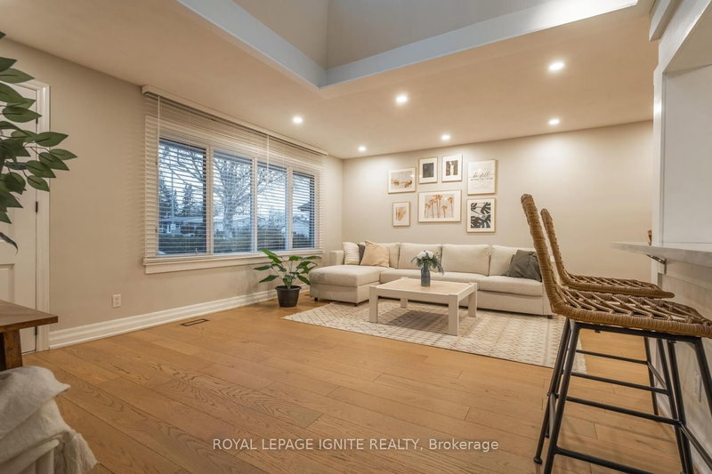 201 Southlawn Ave, Oshawa, L1H 3Y5 | Image 2