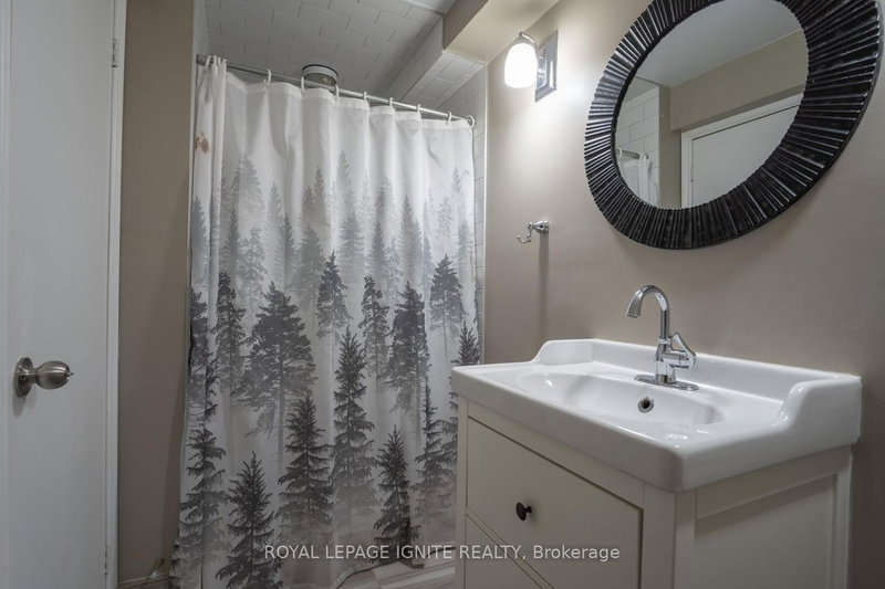 201 Southlawn Ave, Oshawa, L1H 3Y5 | Image 3