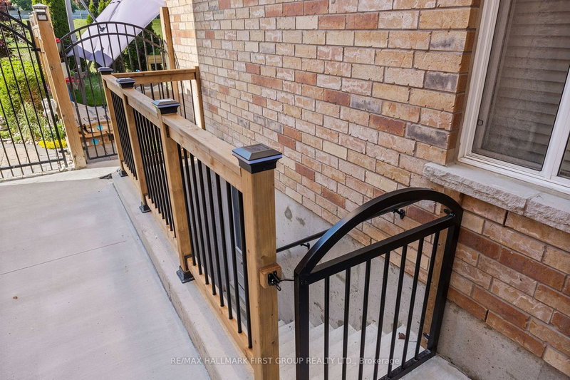 Bsmt - 4 Oceanpearl Cres, Whitby, L1N 0C2 | Image 2