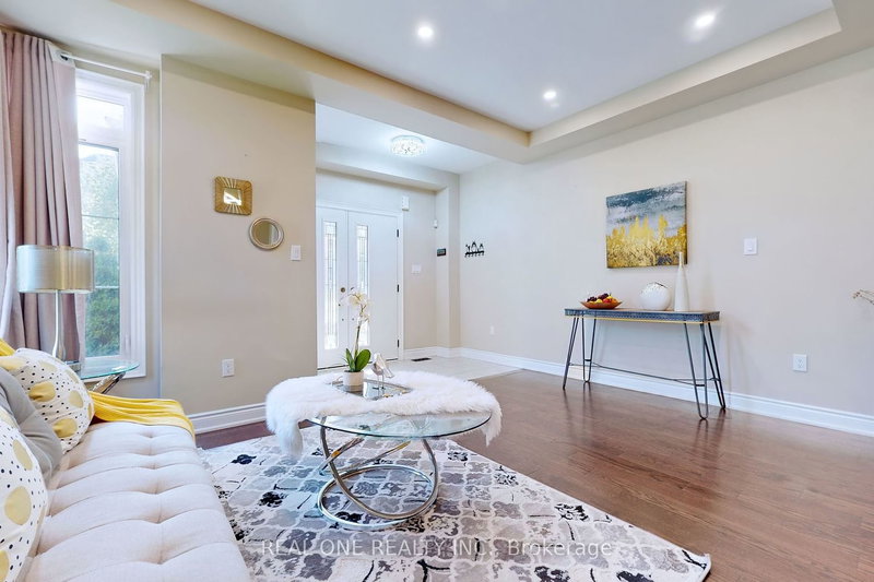 6 - 1815 Fairport Rd, Pickering, L1V 1T2 | Image 2