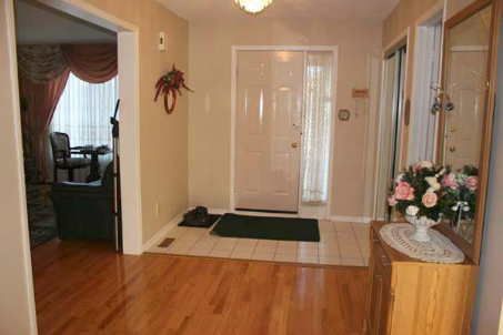 18 Winter Crt, Whitby, L1N8Y2 | Image 2