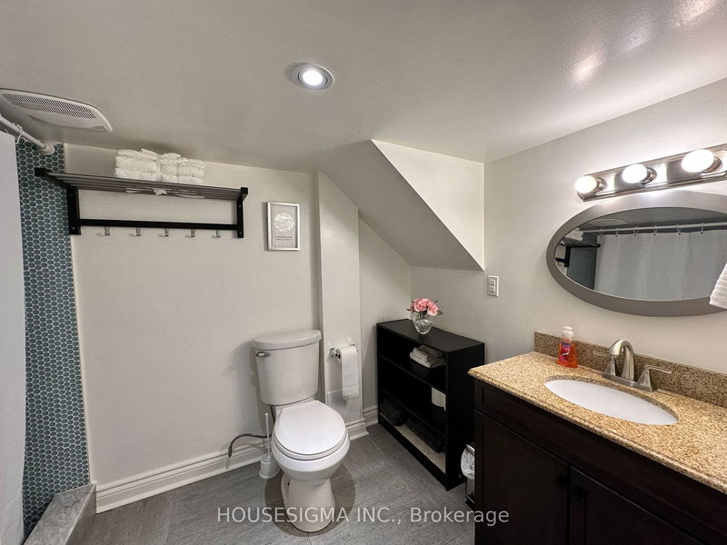 Lower - 256 Woodbine Ave, Toronto, M4L 3P2 | Image 3