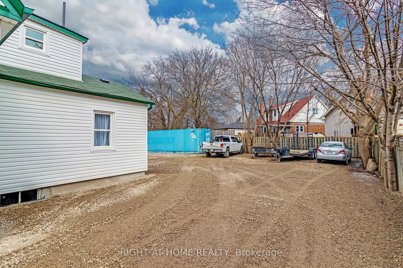 853 Simcoe St S, Oshawa, L1H 3R5 | Image 3