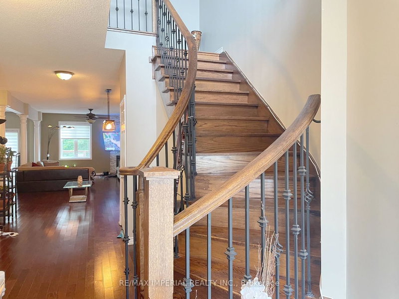 34 Harry Gay Dr, Clarington, L1E 0B1 | Image 3