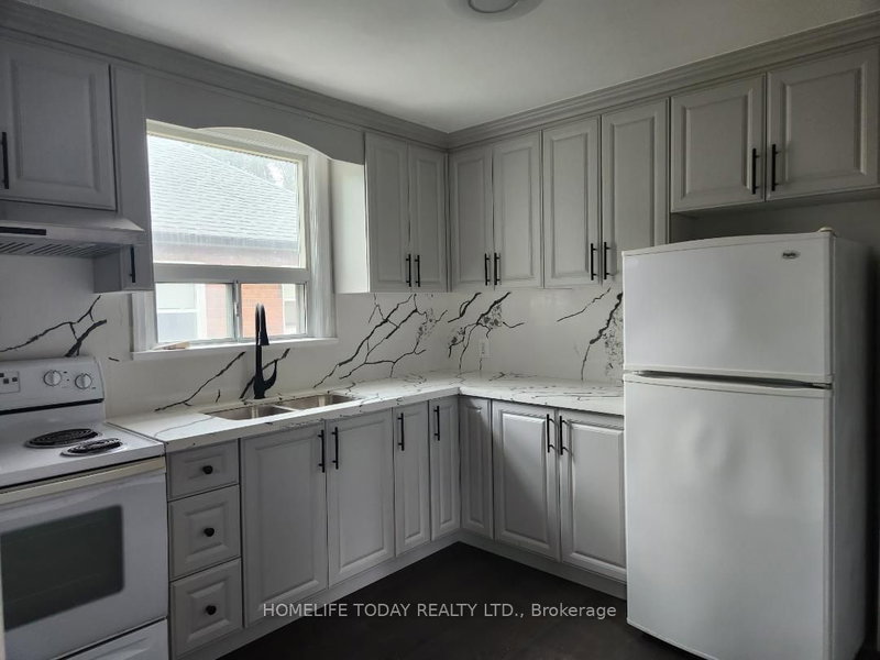 Main - 96 Oakes Ave, Oshawa, L1G 6C6 | Image 2