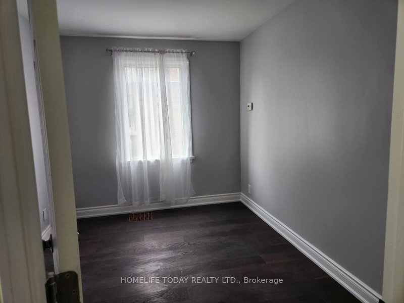 Main - 96 Oakes Ave, Oshawa, L1G 6C6 | Image 3