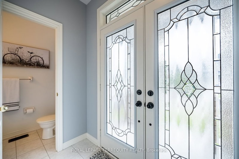 94 Thomas Woodlock St, Clarington, L1B 1G9 | Image 3