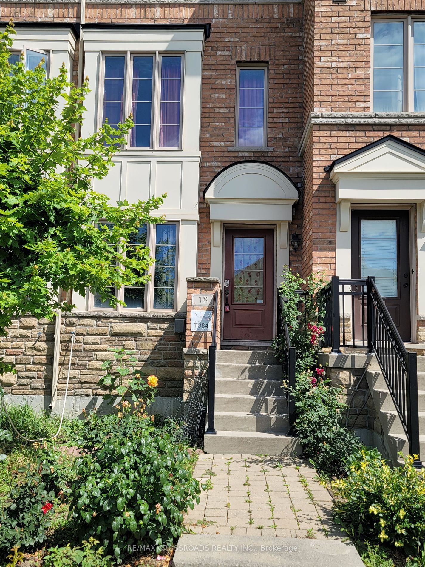 Townhouse leased at 18 Belanger Crescent, Toronto, Clairlea-Birchmount, M4W 1S9 - MLS: E6657488