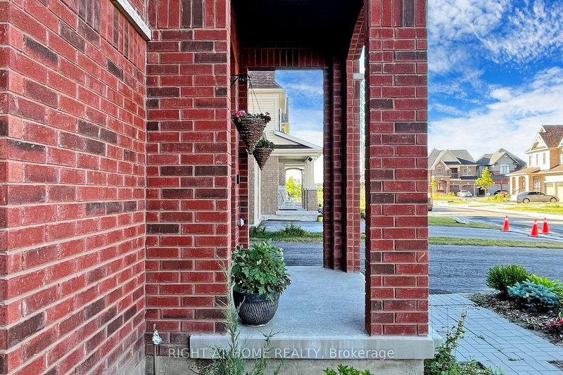 2524 Orchestrate Dr, Oshawa, L1L 0R3 | Image 3