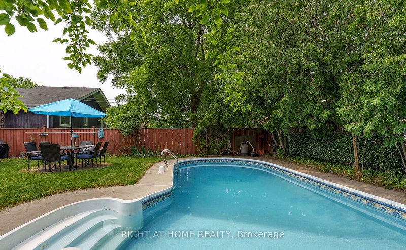 60 Brookridge Dr, Toronto, M1P 3M5 | Image 2