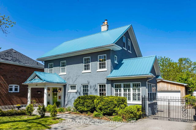 425 Simcoe Street