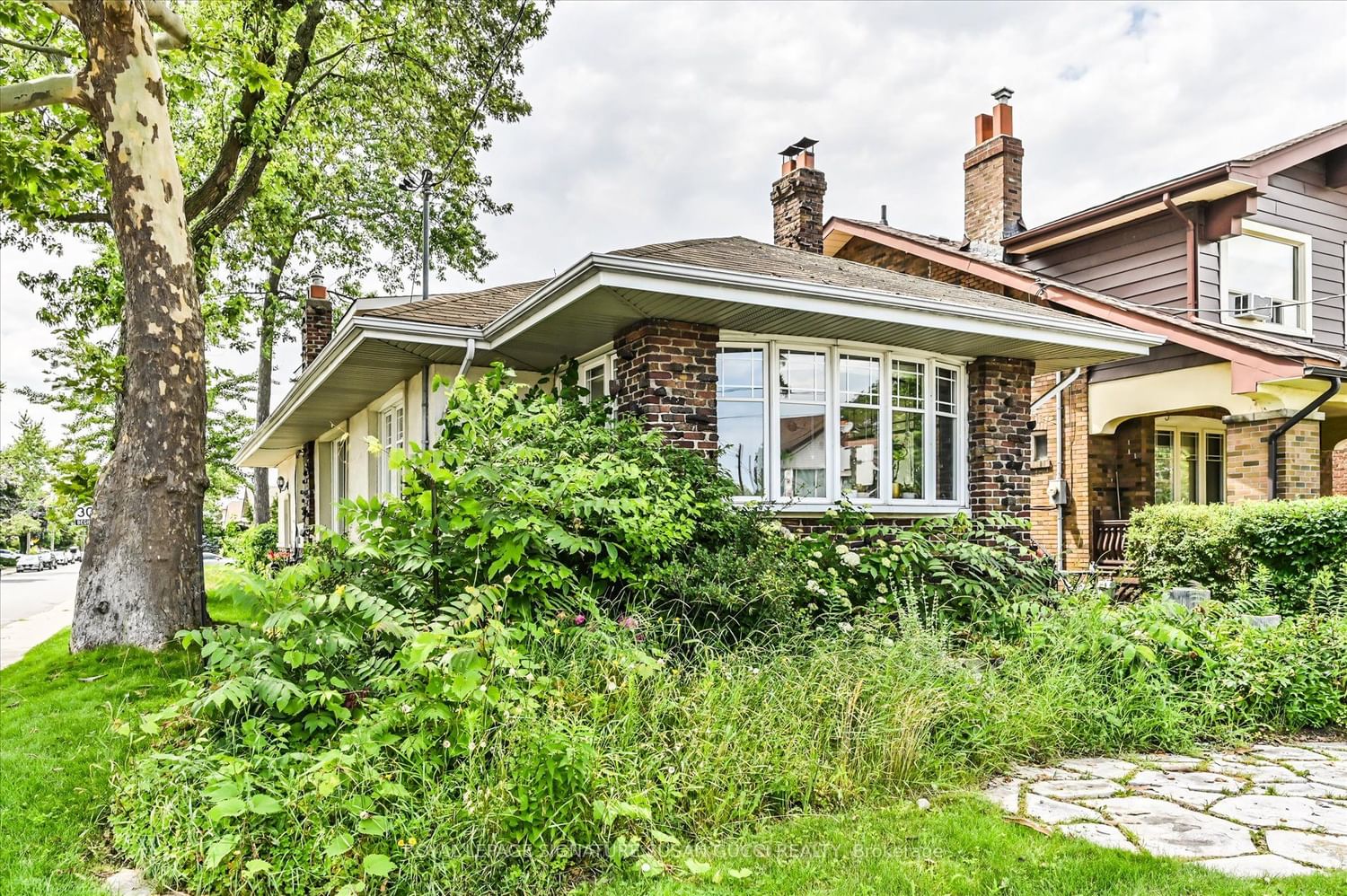 Detached House sold at 708 Coxwell Avenue, Toronto, Danforth, M4C 3C2 - MLS: E6682288