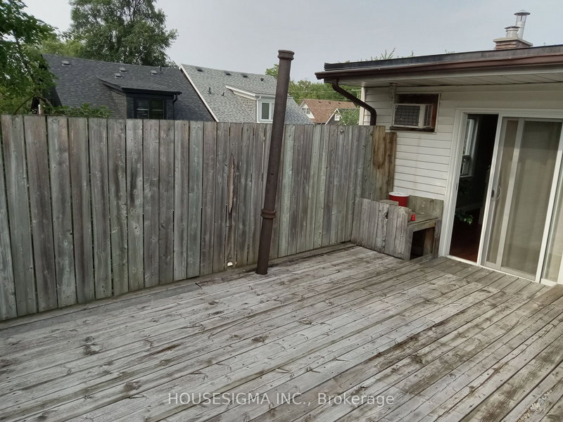 Upper - 256 Woodbine Ave S, Toronto, M4L 3P2 | Image 3