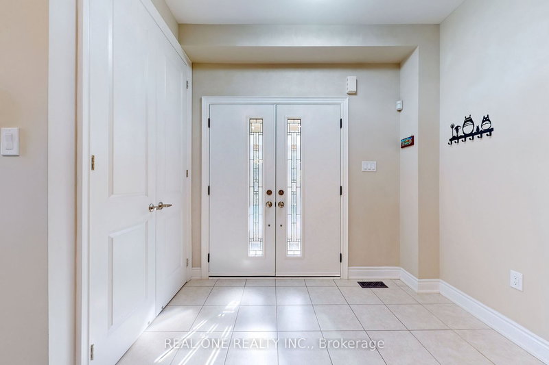 6 - 1815 Fairport Rd, Pickering, L1V 1T2 | Image 2