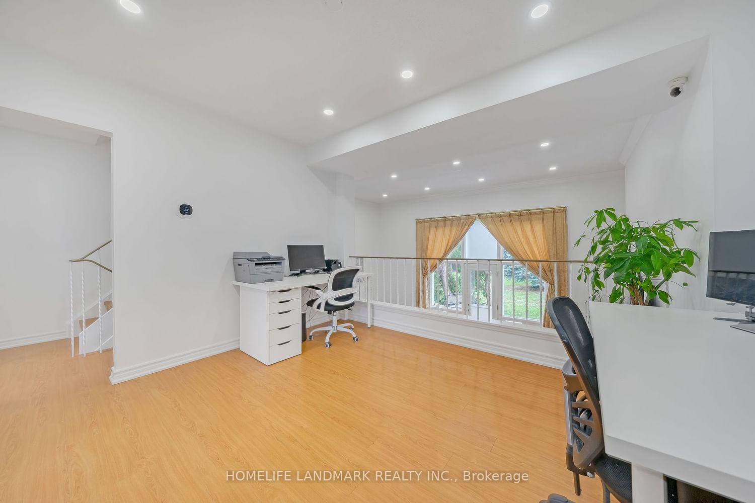 Listing Image 11