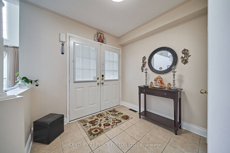 1081 Langford St, Oshawa, L1K 2V9 | Image 2