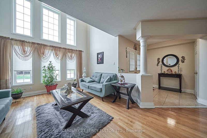 1081 Langford St, Oshawa, L1K 2V9 | Image 3