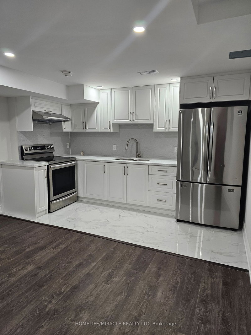 7 Albert Christie St W, Clarington, L1C 3K2 | Image 3