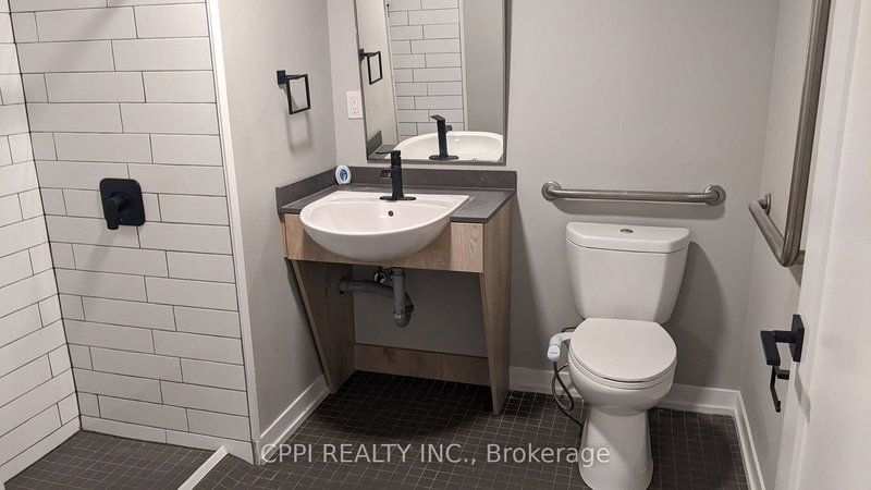 401 - 70 King St E, Oshawa, L1H 0A2 | Image 3