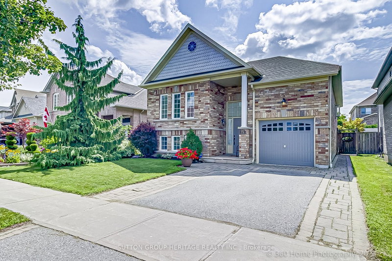 75 Fencerow Dr, Whitby, L1R 3N2 | Image 2