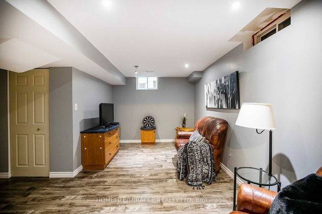 913 Taggart Crescent