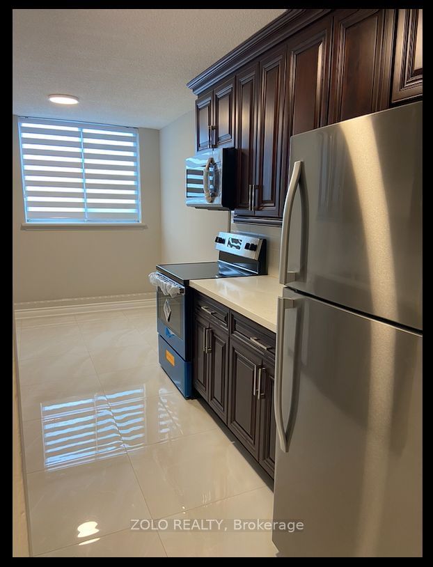 1214 - 100 Wingarden Crt, Toronto, M1B 2P4 | Image 3