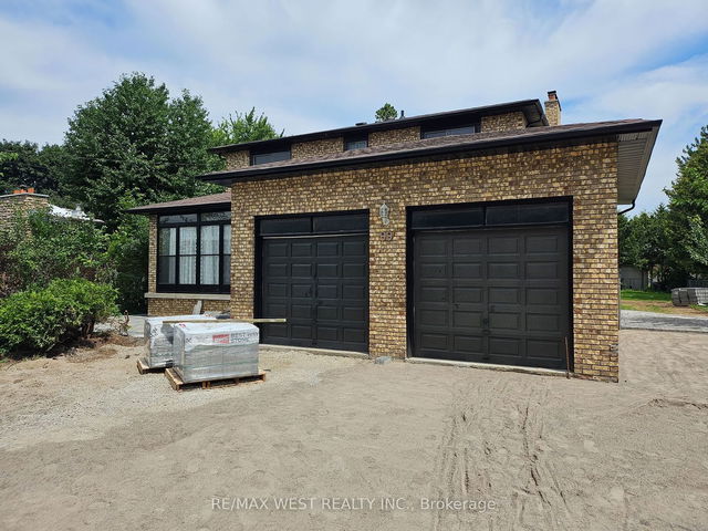 99 Fairglen Avenue
