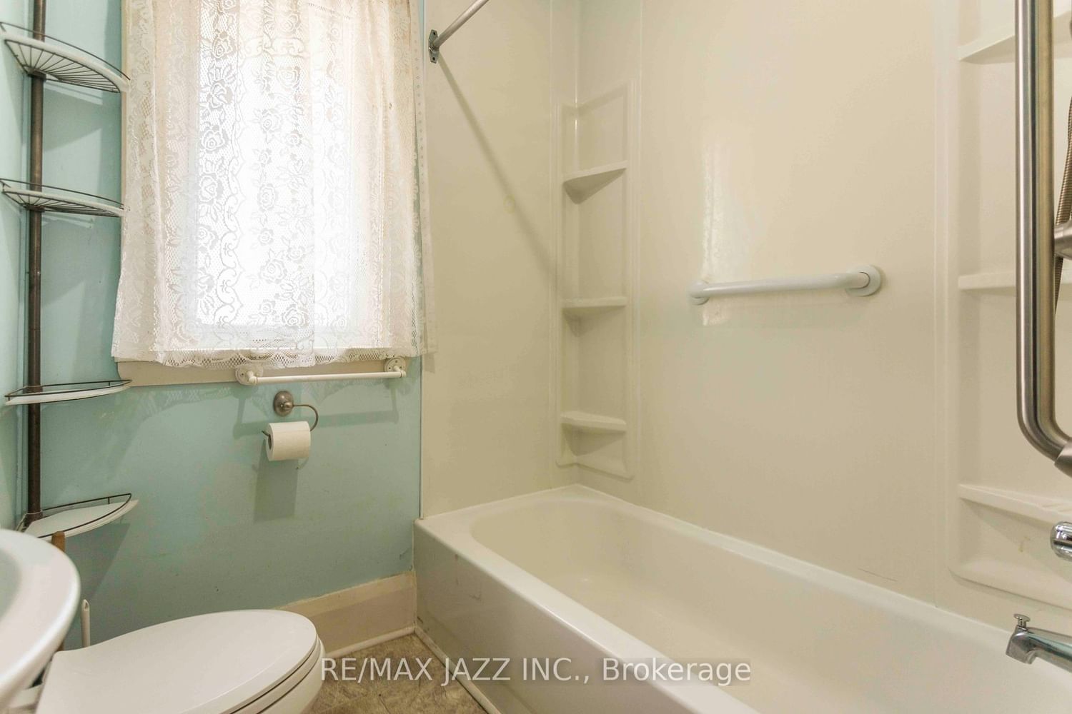 Listing Image 16