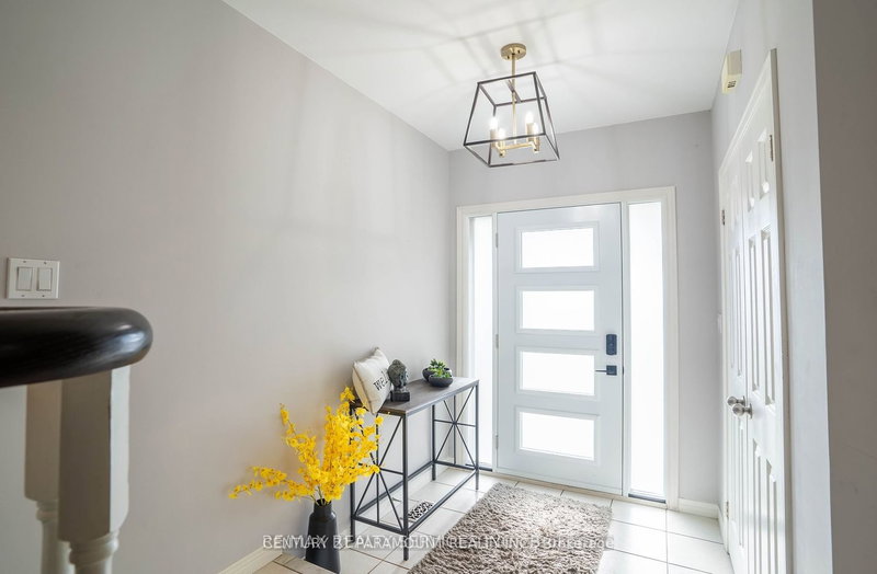 100 Fieldcrest Ave, Clarington, L1E 2Y9 | Image 3