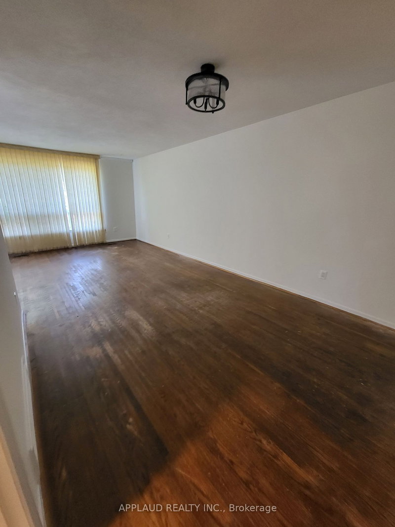 Upper - 14 Pitfield Rd, Toronto, M1S 1Y1 | Image 2