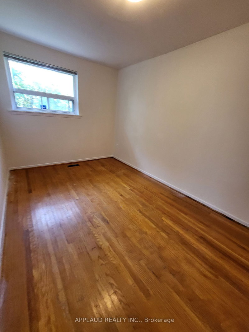 Upper - 14 Pitfield Rd, Toronto, M1S 1Y1 | Image 3