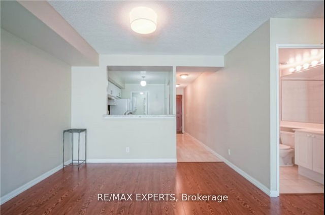 1810 - 18 Lee Centre Drive
