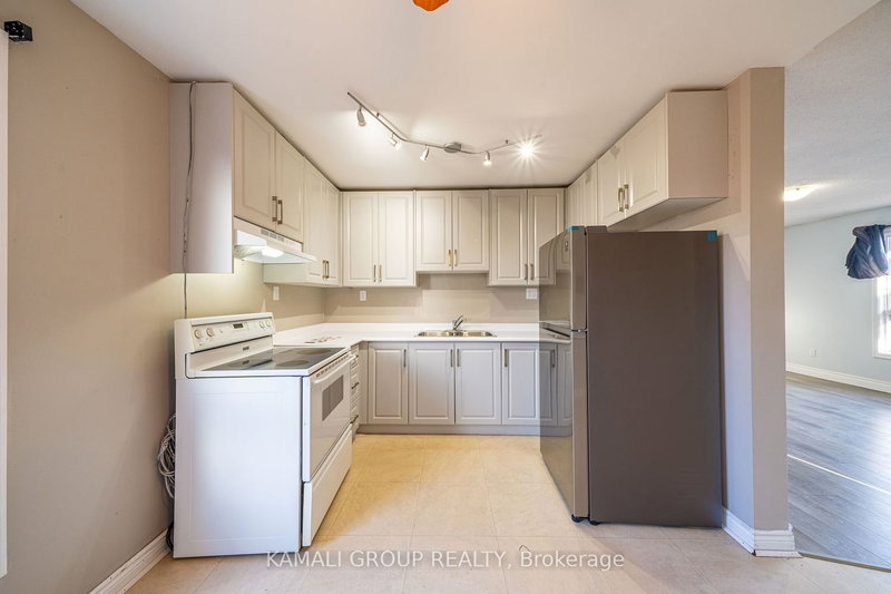 Upper - 380 Phillip Murray Ave, Oshawa, L1J 1H3 | Image 3