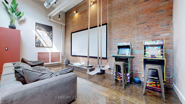 124 - 326 Carlaw Avenue