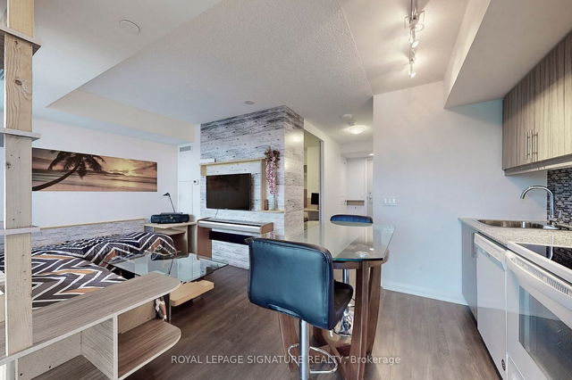 305 - 30 Meadowglen Place