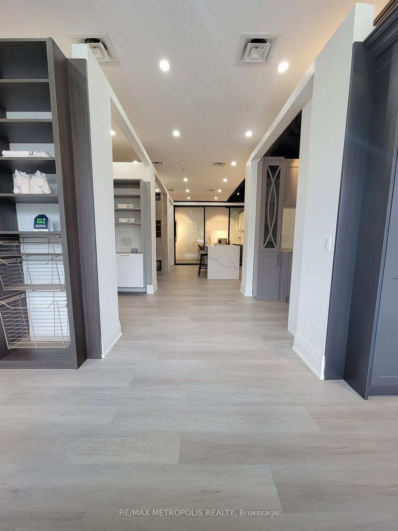 105 - 2021 Green Rd, Clarington, L1C 3K7 | Image 2