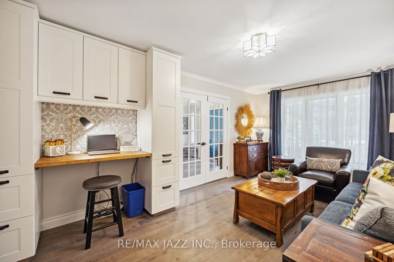 Listing Image 7