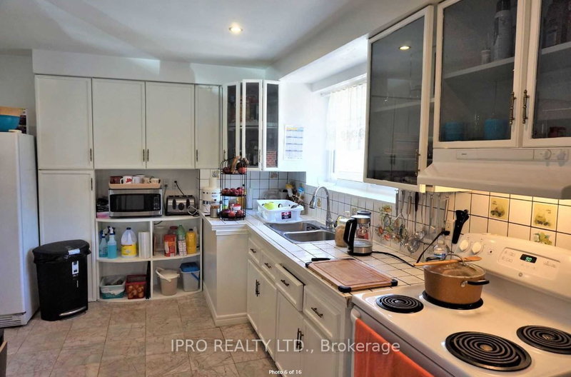 812 Kennedy Rd, Toronto, M1K 2C8 | Image 2