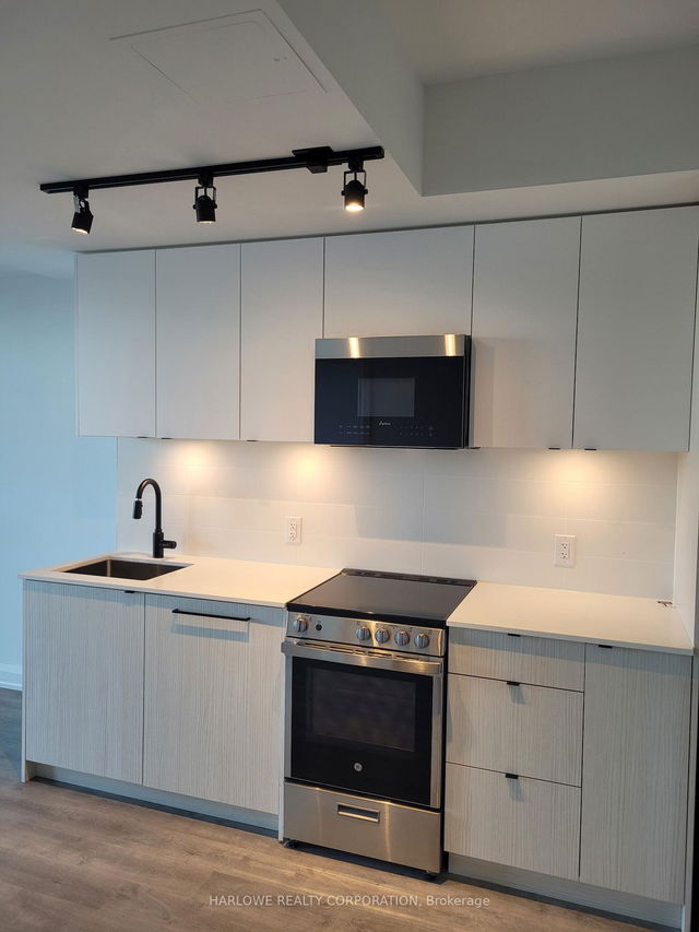712 - 2369 Danforth Avenue