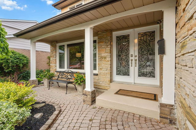 9 Slater Crescent