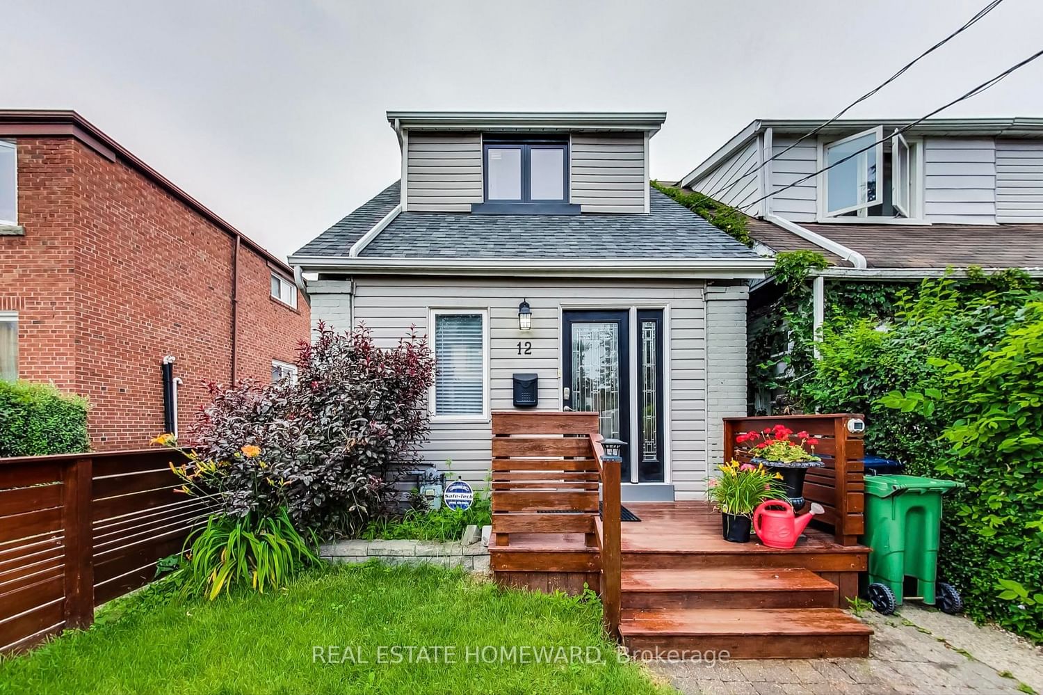 Detached House sold at 12 Weymouth Avenue, Toronto, Crescent Town, M4C 1R7 - MLS: E6813634